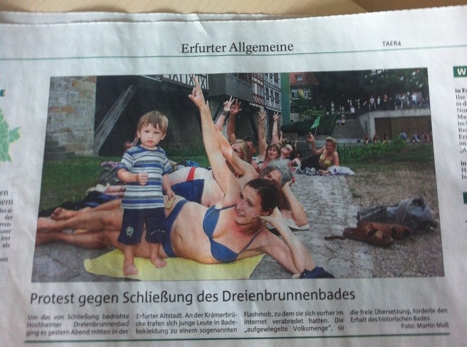 Presse: Protest gegen Schließung des Dreienbrunnenbades, Bild: TA / 25.7.2015